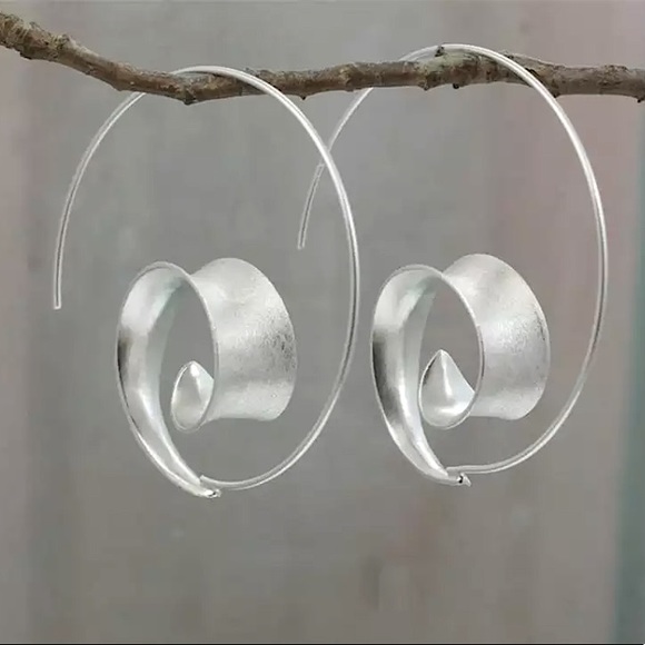 Free People Jewelry - “All Curled Up” Leaf Vintage Antique Hoop Earrings